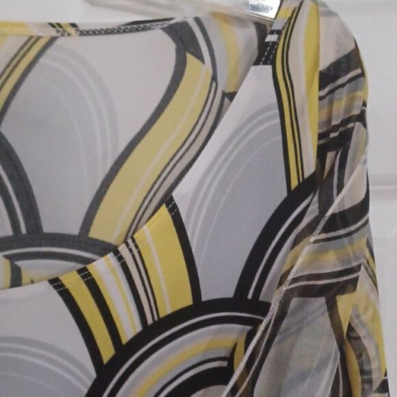 Nicola black and yellow 💛 top - Picture 4 of 5